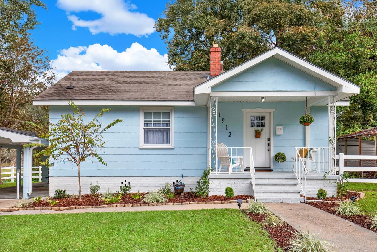 1912 Hawthorne St - Photo 2 of 20