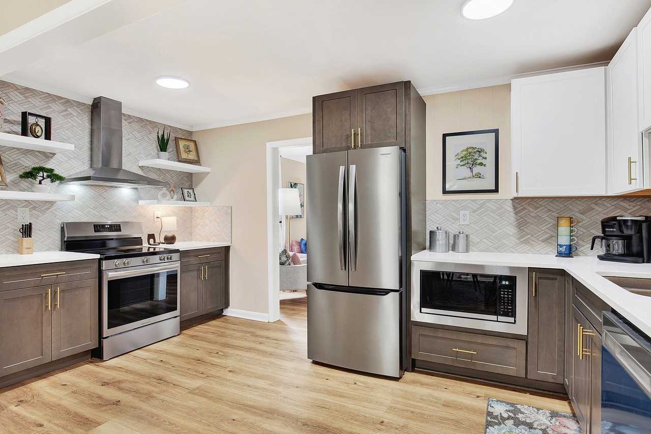 1912 Hawthorne St - Photo 6 of 20