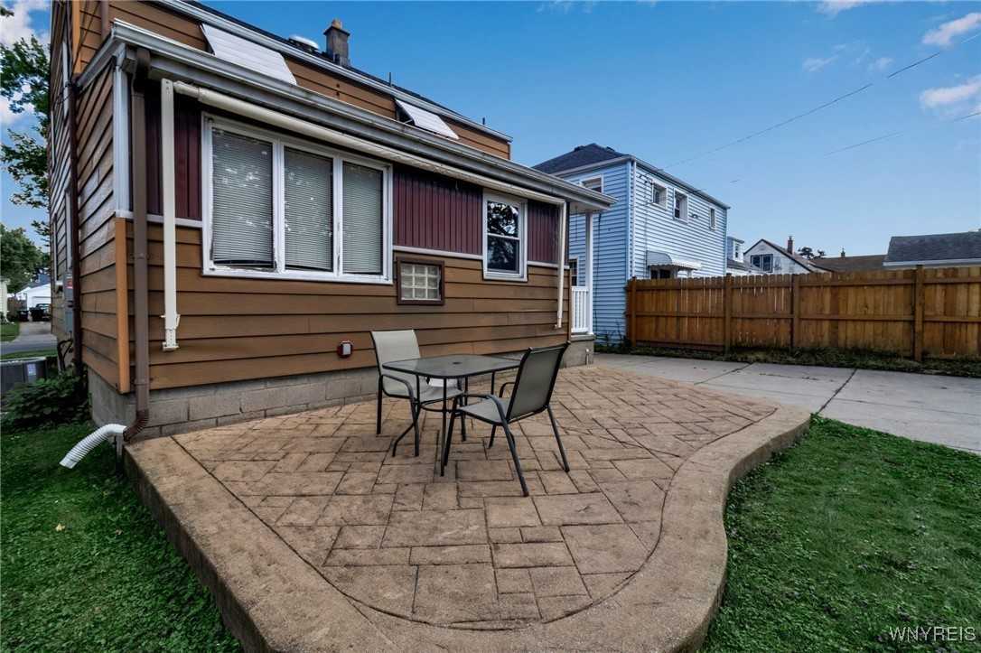 178 Wellington Ave - Photo 3 of 16