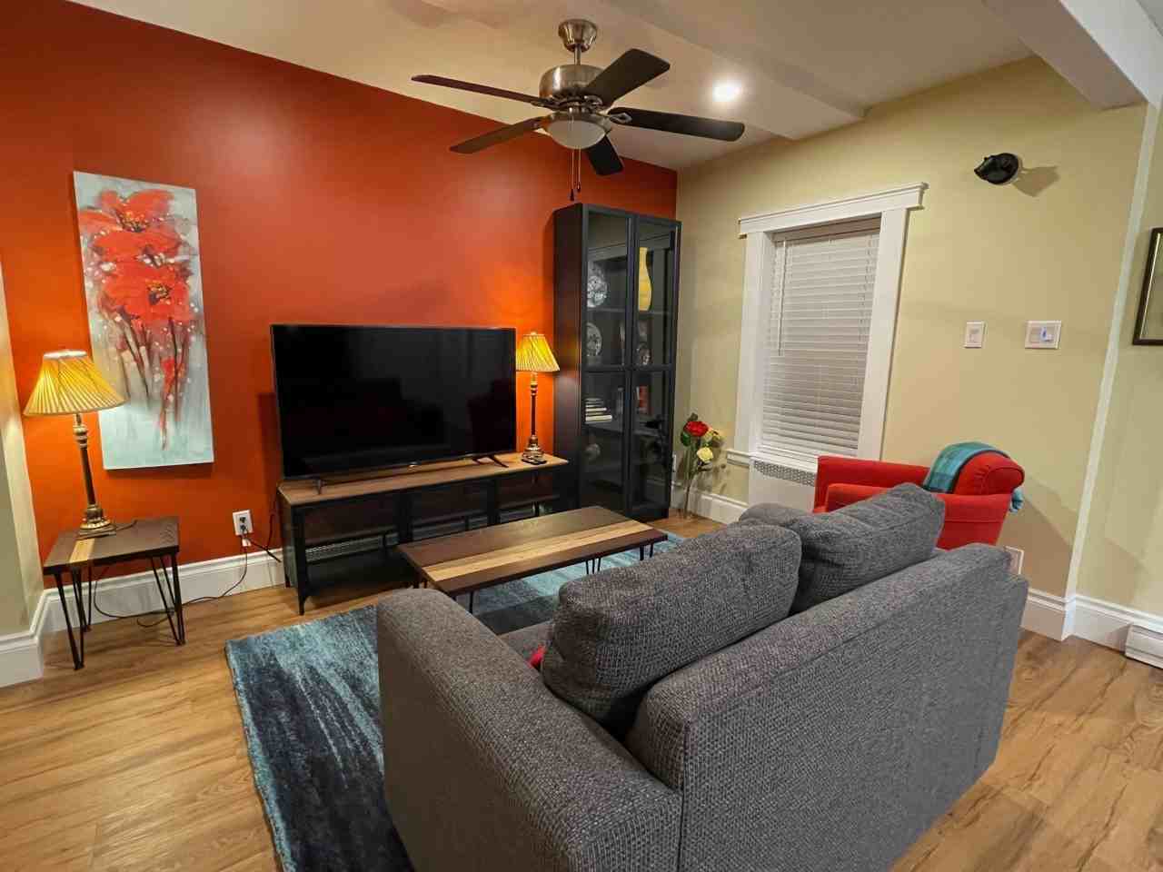 3 Rue Élisabeth-Bruyère #2 - Photo 2 of 5