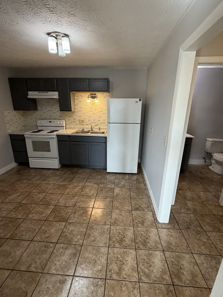 180 Valley Ln #5 - Photo 2 of 6