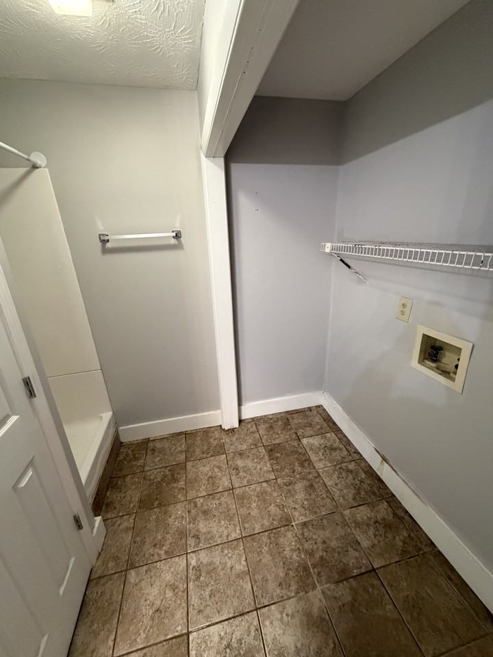 180 Valley Ln #5 - Photo 5 of 6