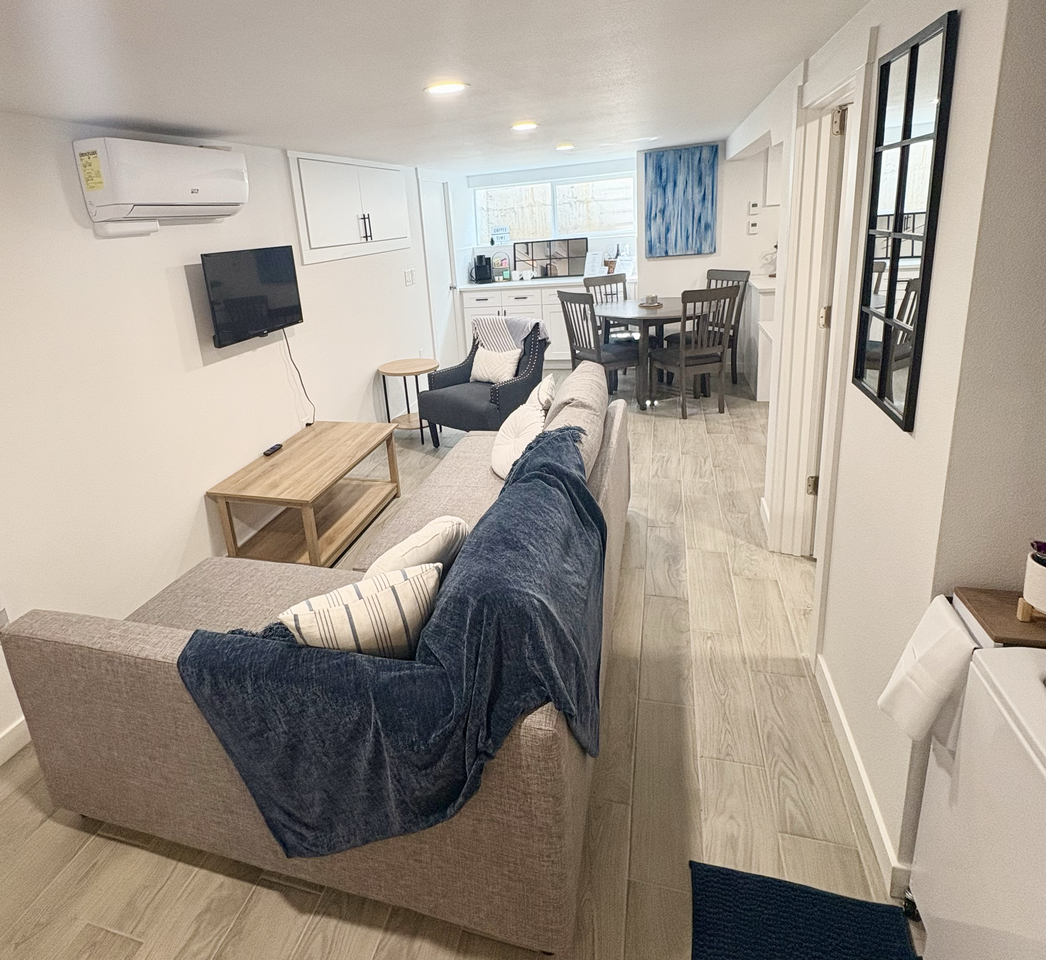 3805 E 11th St #B - Photo 3 of 16