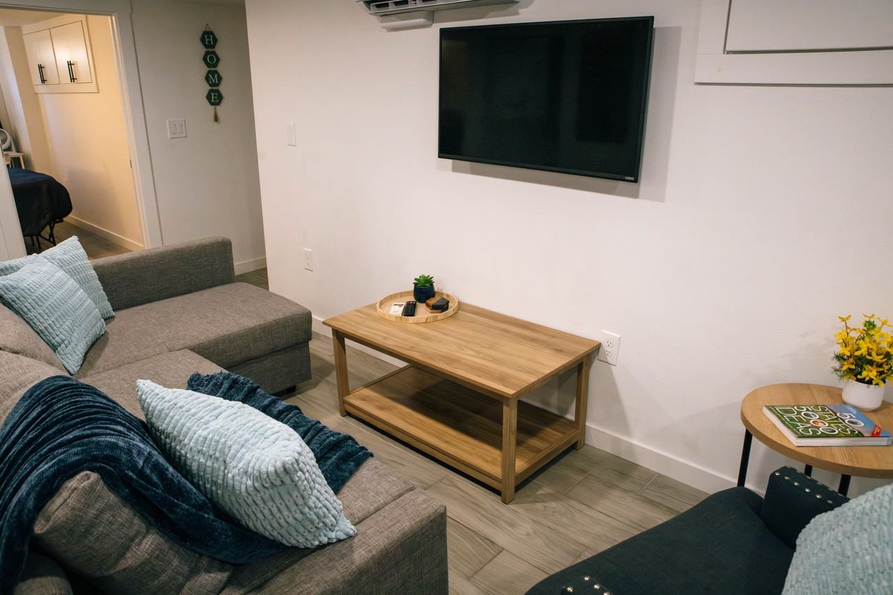 3805 E 11th St #B - Photo 5 of 16