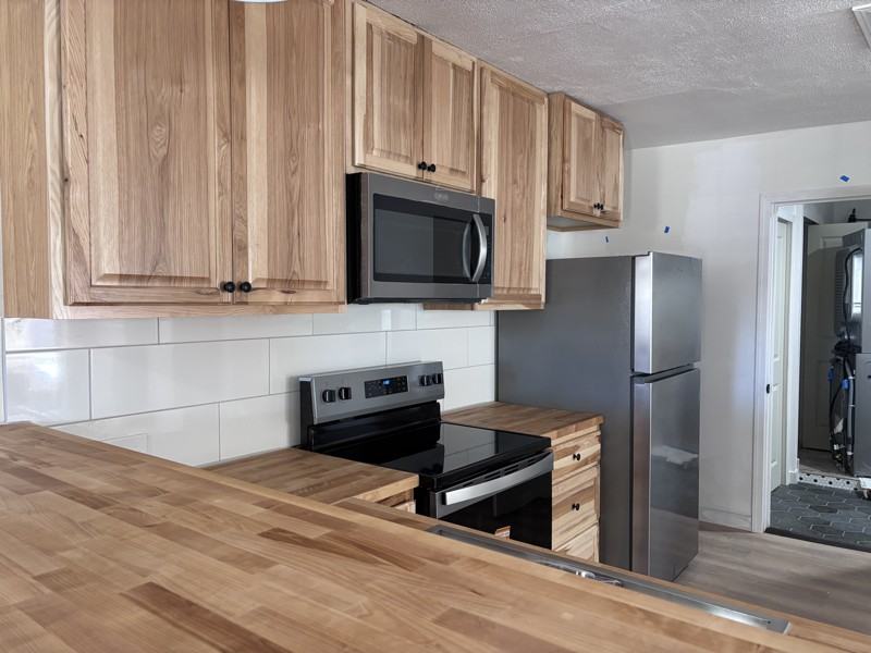 9402 Claremont Ave Ne #B - Photo 4 of 17