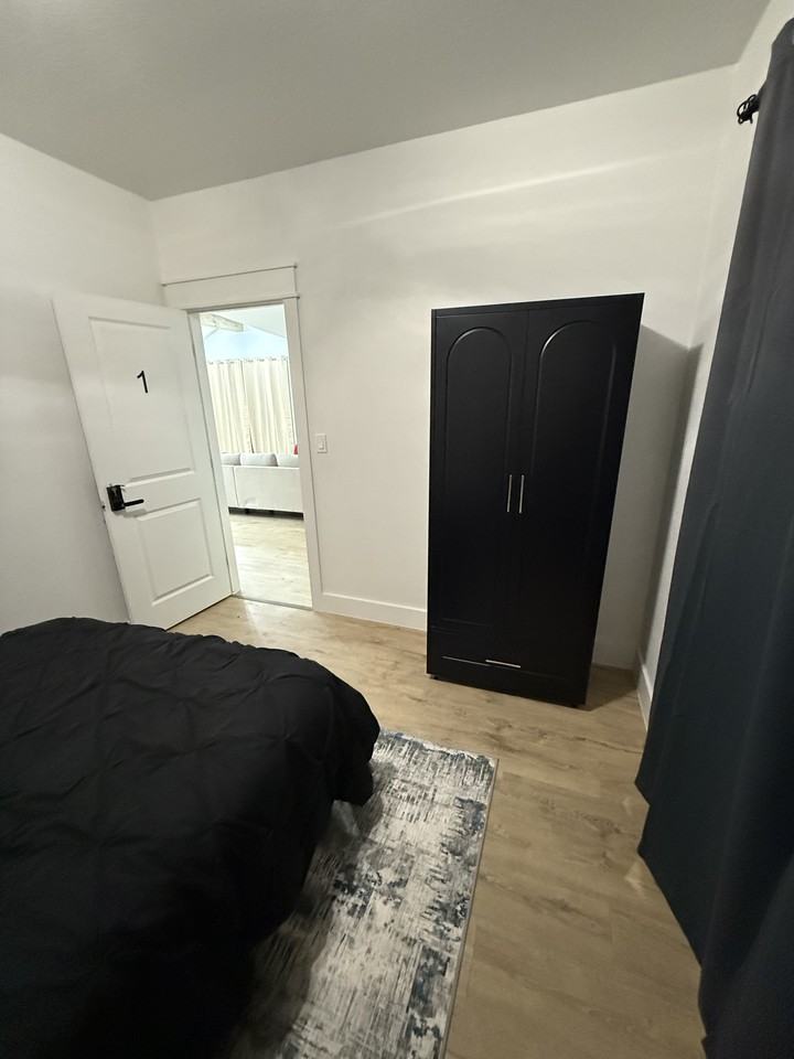 310 N Rosedale Ave #3 - Photo 7 of 9