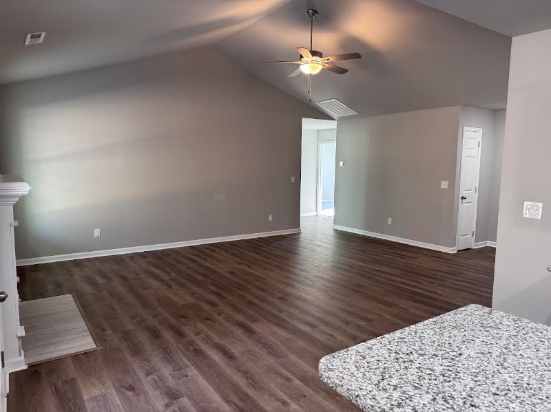 405 Grand Oaks Dr - Photo 4 of 20