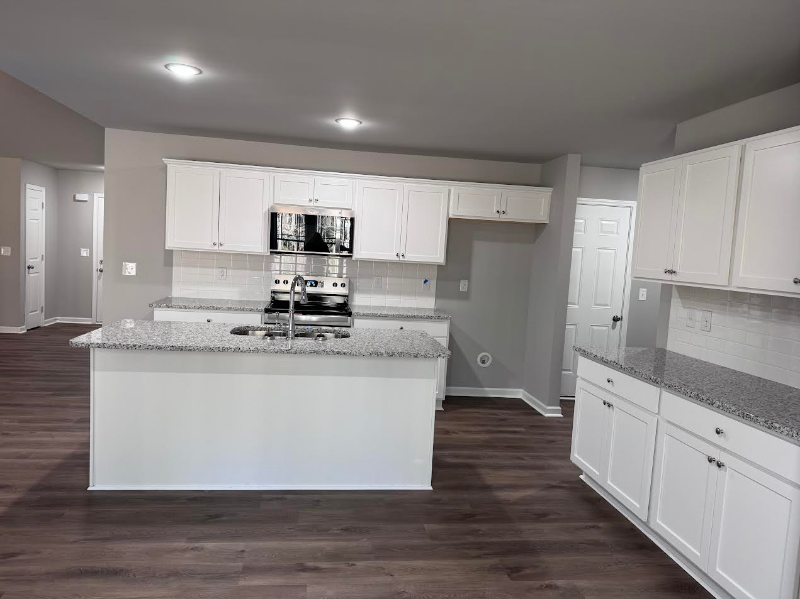 405 Grand Oaks Dr - Photo 6 of 20