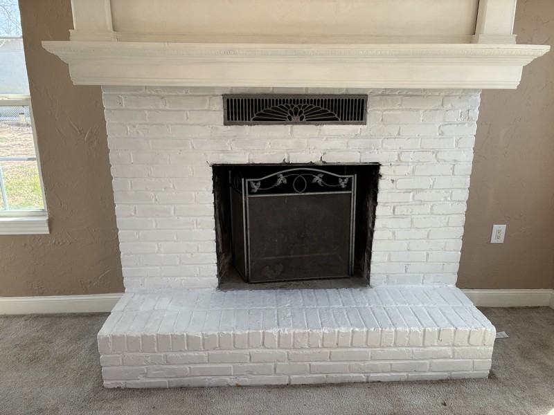 1612 Oxford Way - Photo 3 of 7