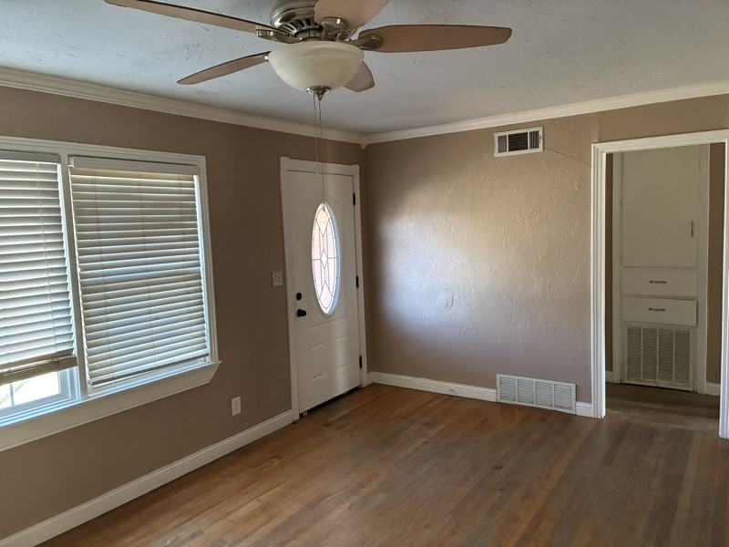 1612 Oxford Way - Photo 6 of 7