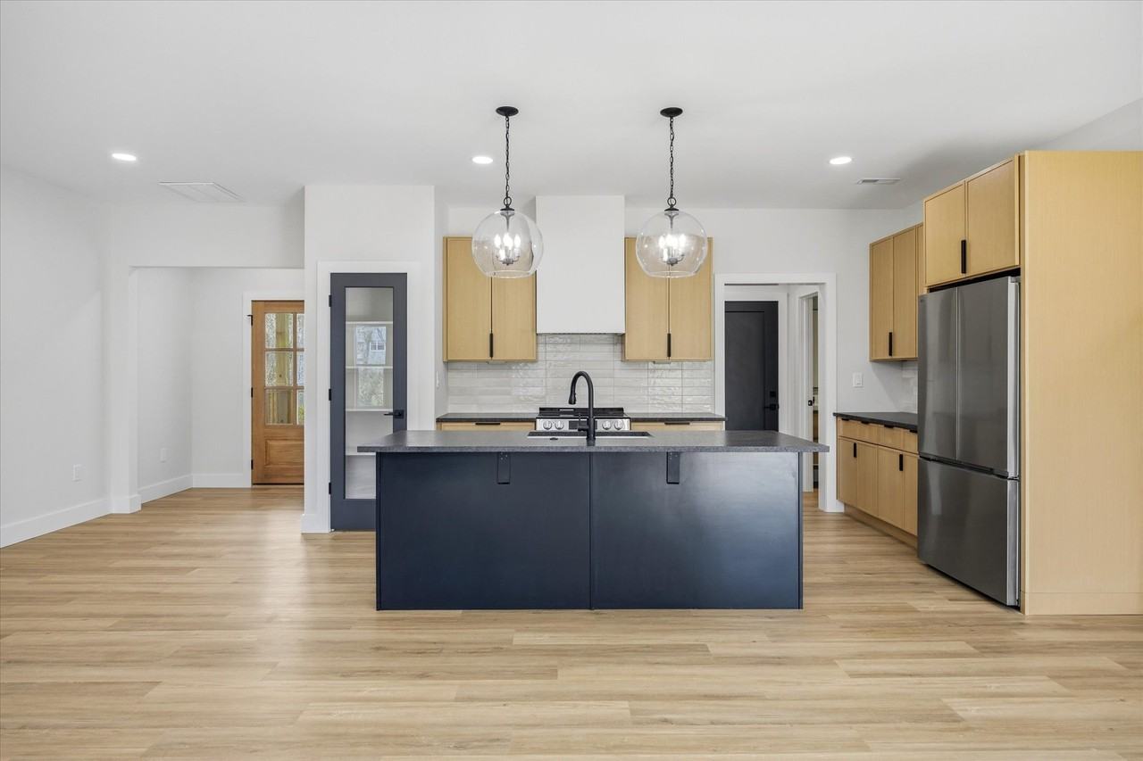 116 Winstead St - Photo 4 of 20