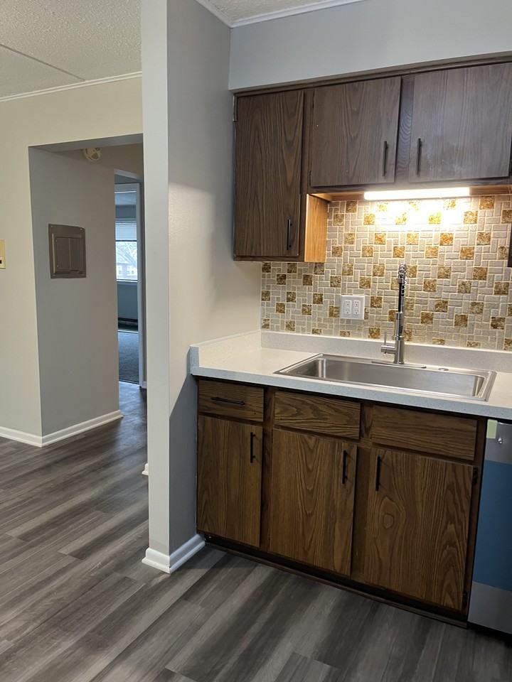 15 E Maple St #AD - Photo 4 of 8