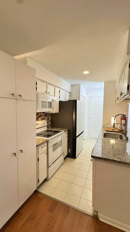 25 Steeplechase Ct - Photo 3 of 13