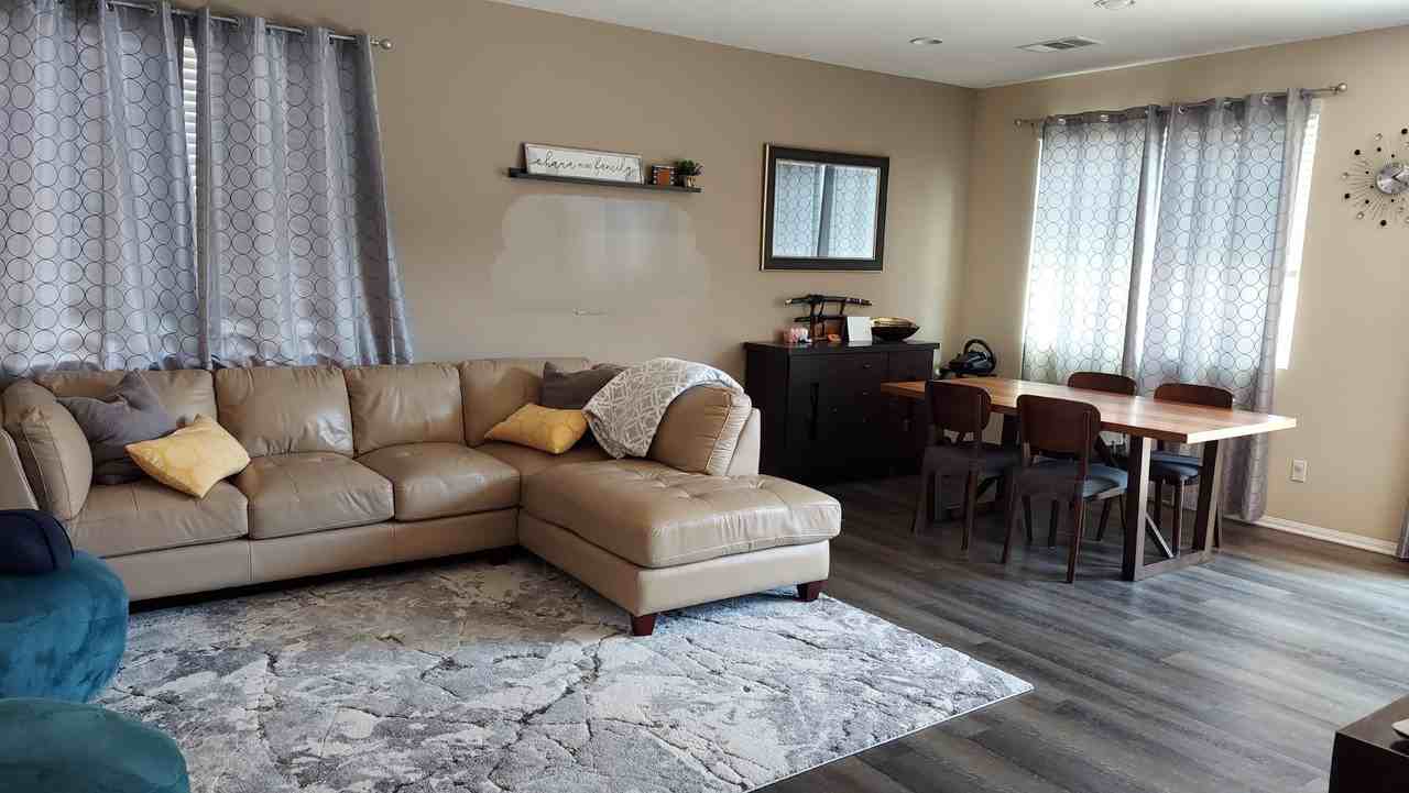 561 Moonlight Dr - Photo 4 of 8