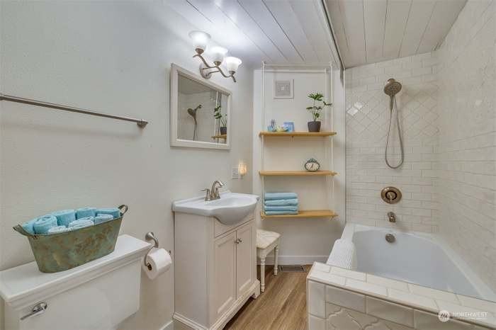 311 Lincoln Ave - Photo 2 of 3