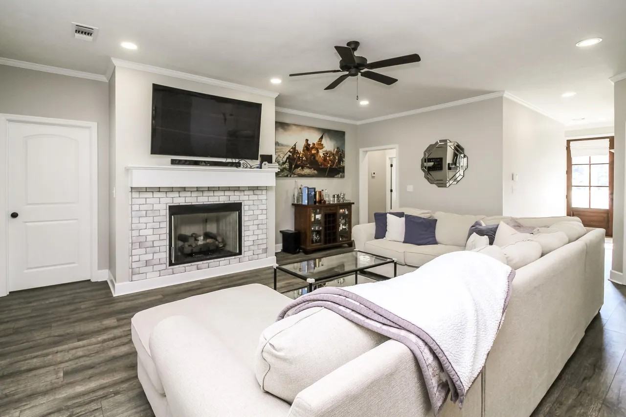 62 Regent Ln - Photo 4 of 16