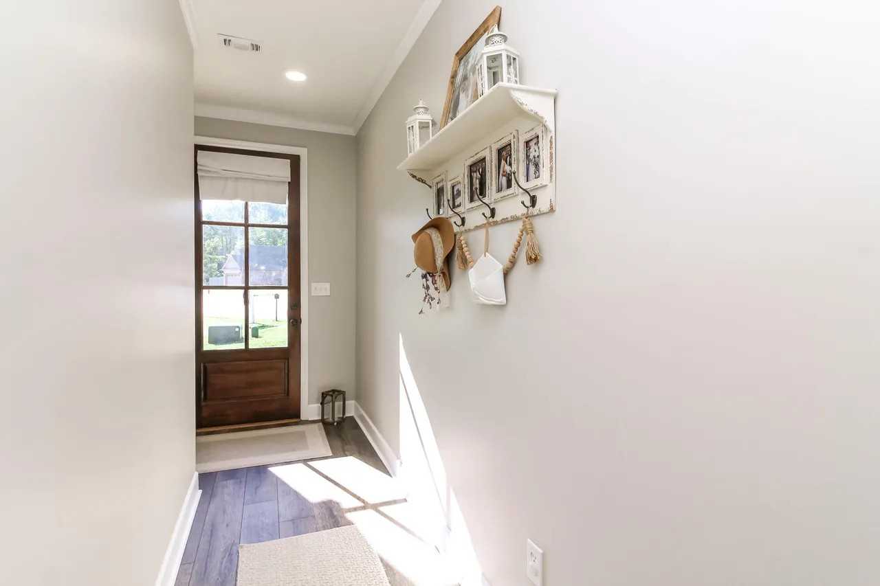 62 Regent Ln - Photo 6 of 16