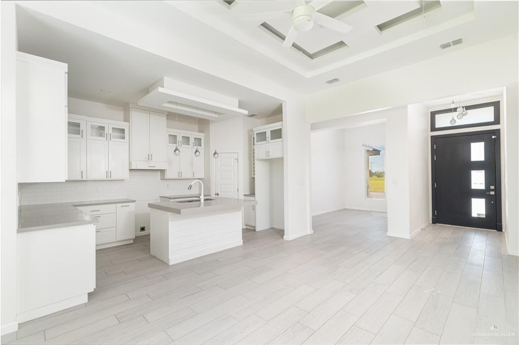 1505 E Encino Ave - Photo 4 of 15