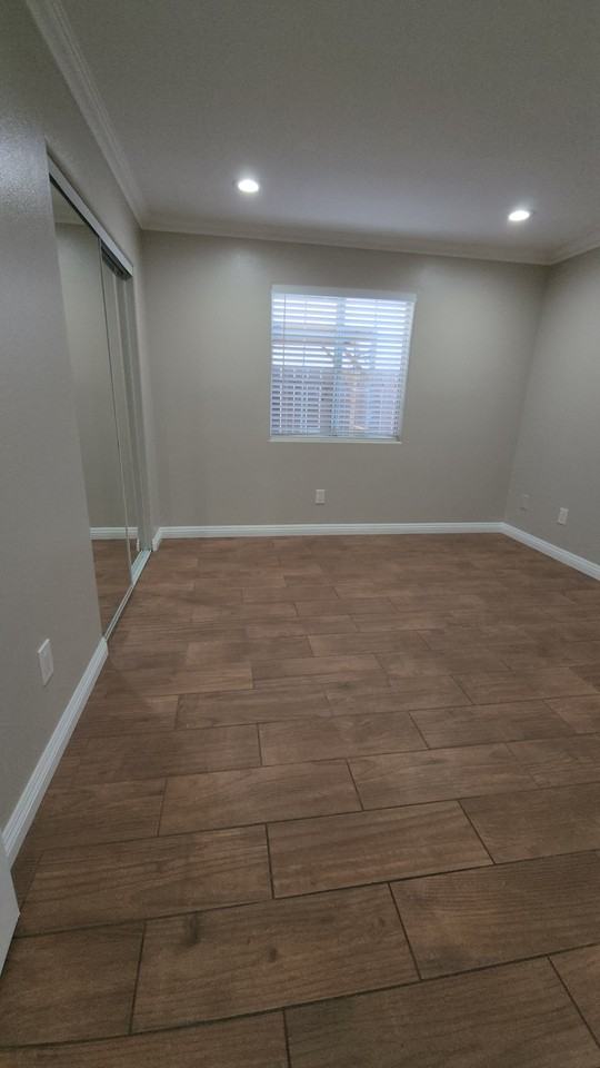 10405 Anzac Ave #10405 - Photo 7 of 16