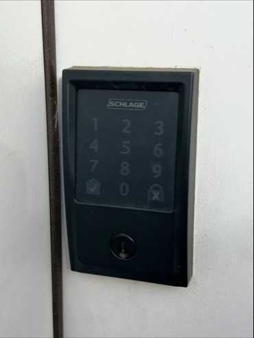 4327 1/2 Wolff St - Photo 5 of 20