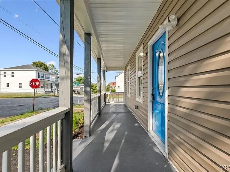 904 Wilcox St - Photo 2 of 9