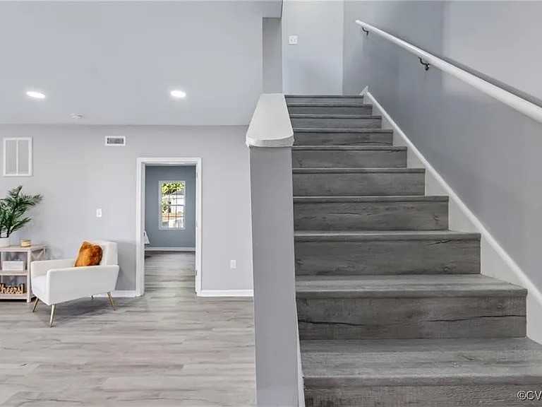 904 Wilcox St - Photo 3 of 9