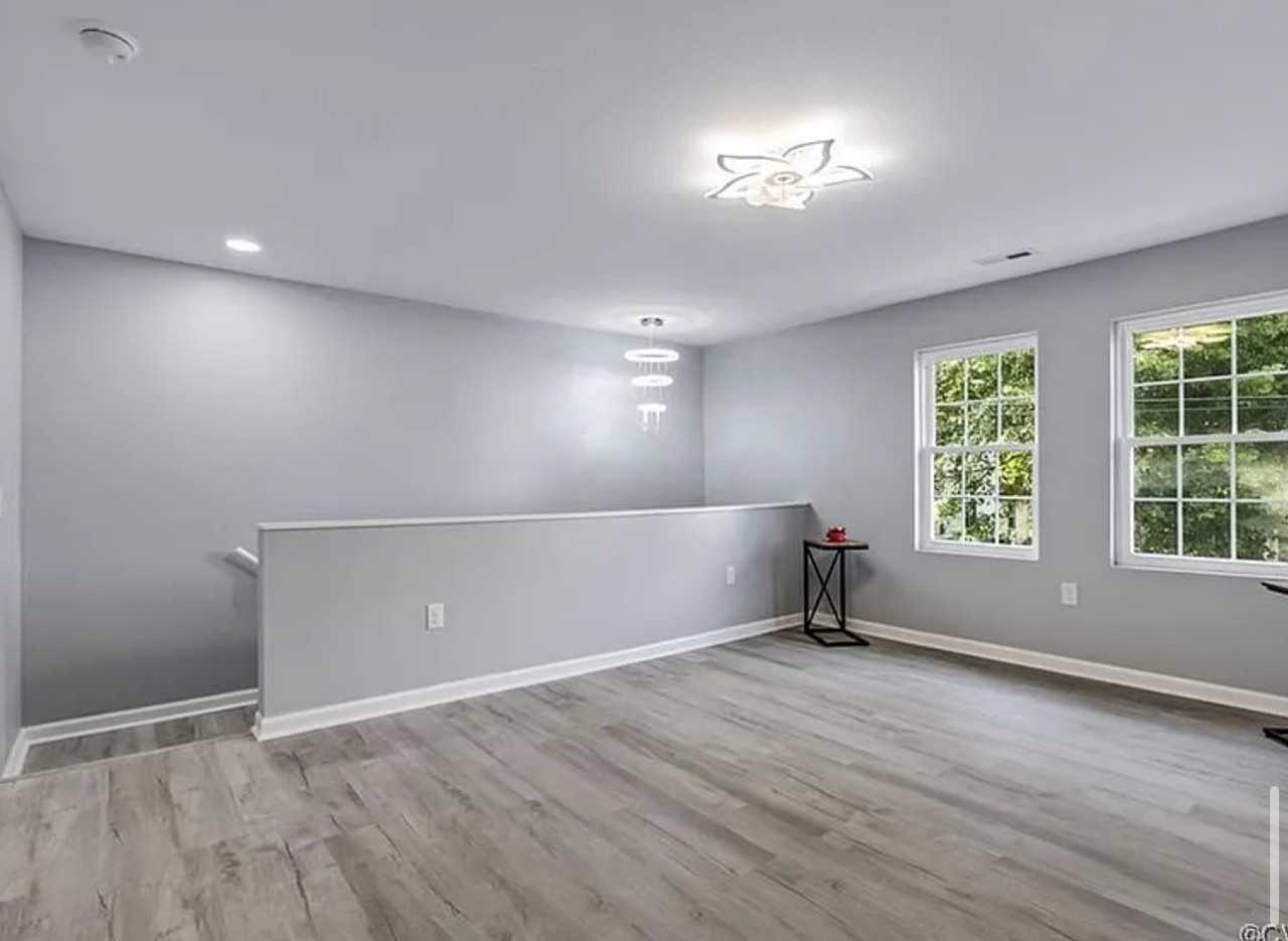 904 Wilcox St - Photo 7 of 9