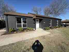 featured image of 404 Lowell Ln