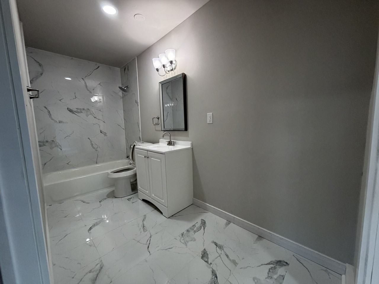 404 Lowell Ln - Photo 7 of 11