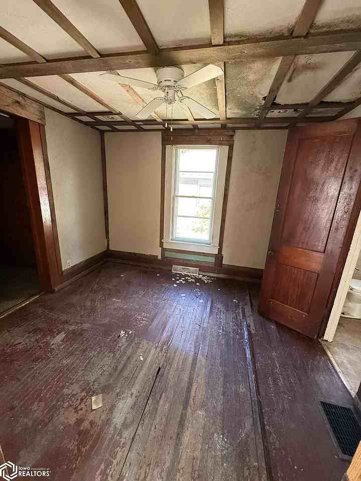 135 Chandler Blvd - Photo 3 of 12