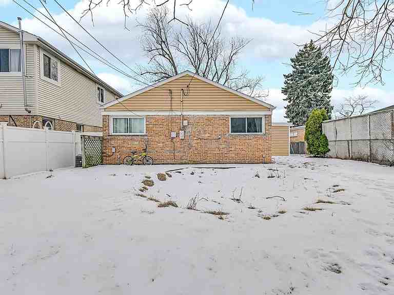 46567 W 83rd St - Photo 2 of 10