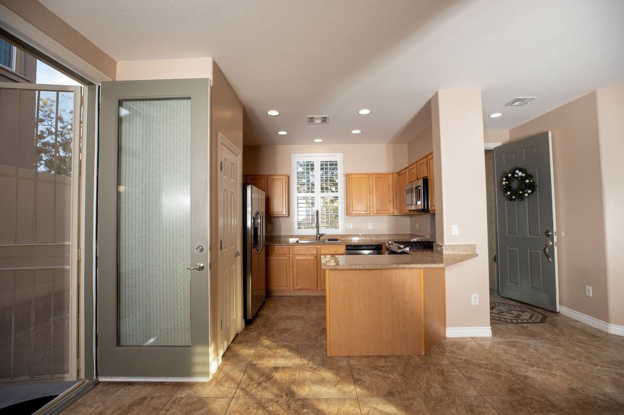 5249 Brazelton St - Photo 3 of 20