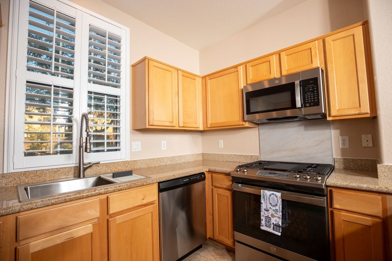 5249 Brazelton St - Photo 4 of 20