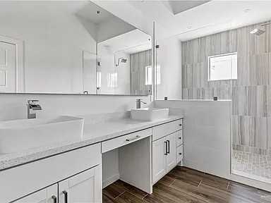 2912 N 36th St - Photo 7 of 17