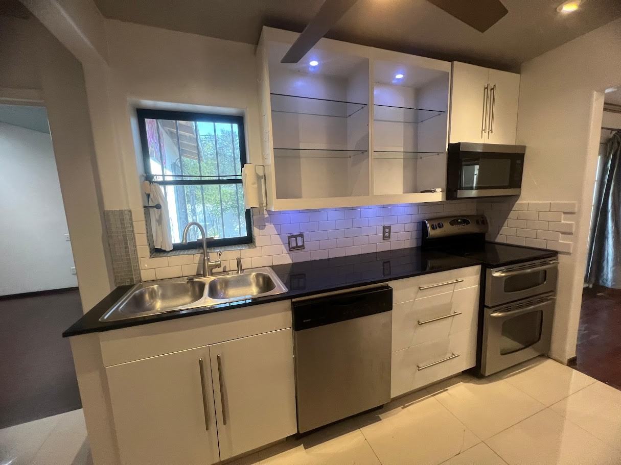 1808 N Broadway St - Photo 3 of 18