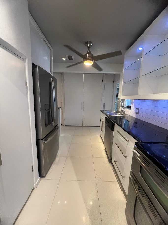 1808 N Broadway St - Photo 5 of 18