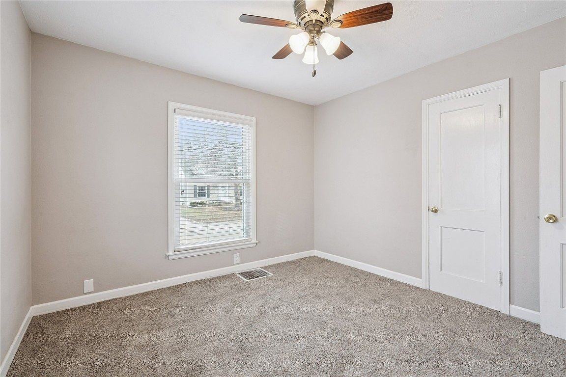 632 34th St Se - Photo 2 of 9