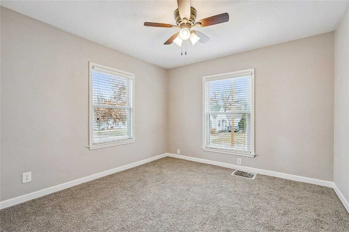 632 34th St Se - Photo 3 of 9