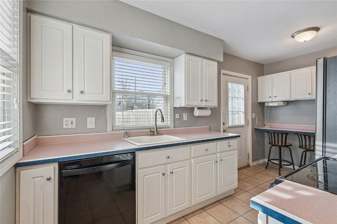 632 34th St Se - Photo 5 of 9