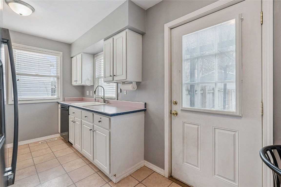 632 34th St Se - Photo 6 of 9