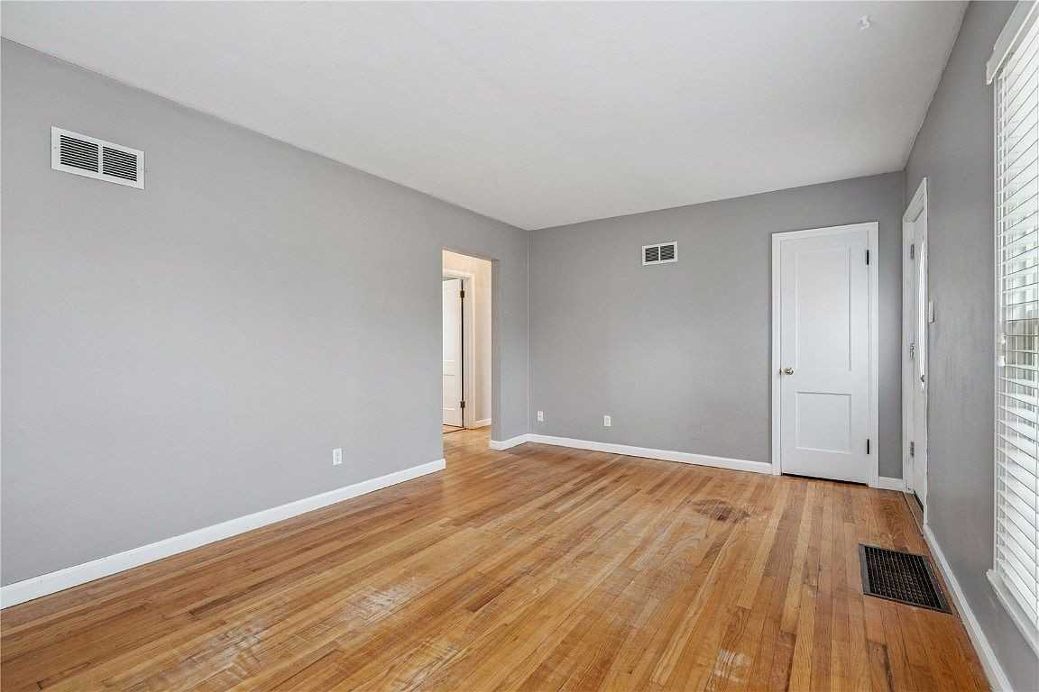 632 34th St Se - Photo 7 of 9