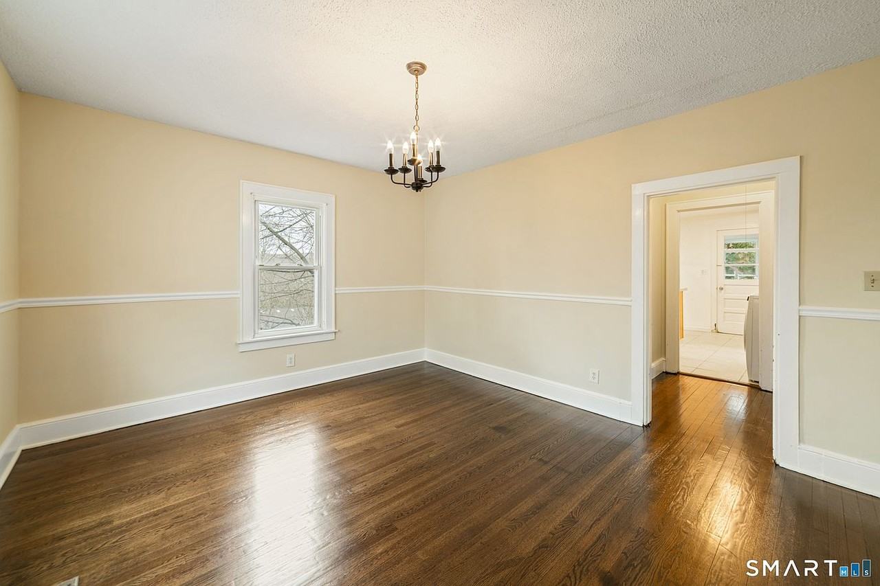 141 Irving Ave - Photo 7 of 9