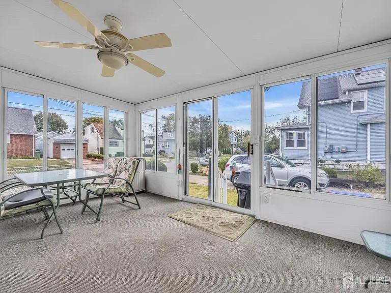 143 Safran Ave - Photo 4 of 20