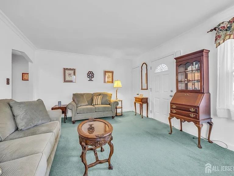 143 Safran Ave - Photo 6 of 20