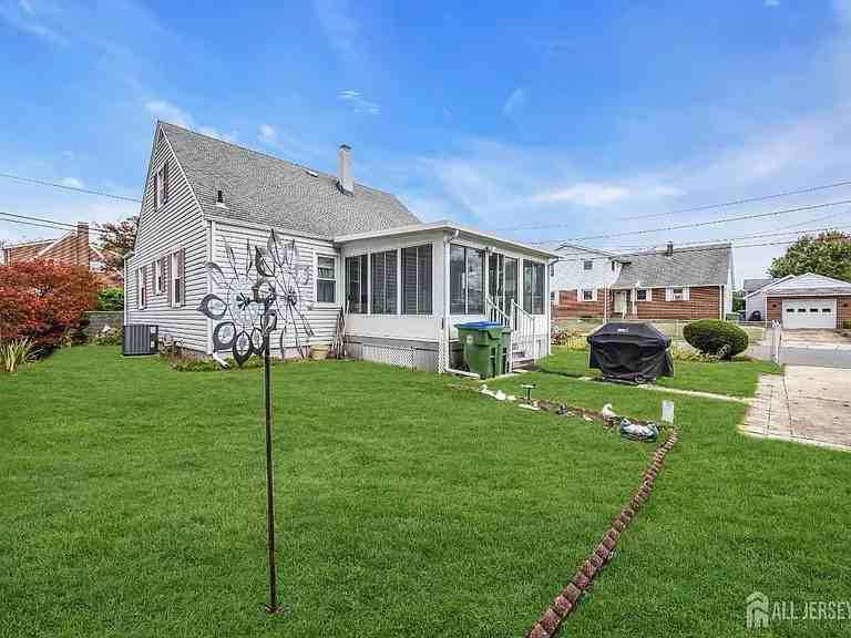 143 Safran Ave - Photo 7 of 20