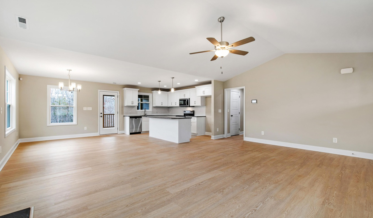 77 Falls River Ct - Photo 3 of 15