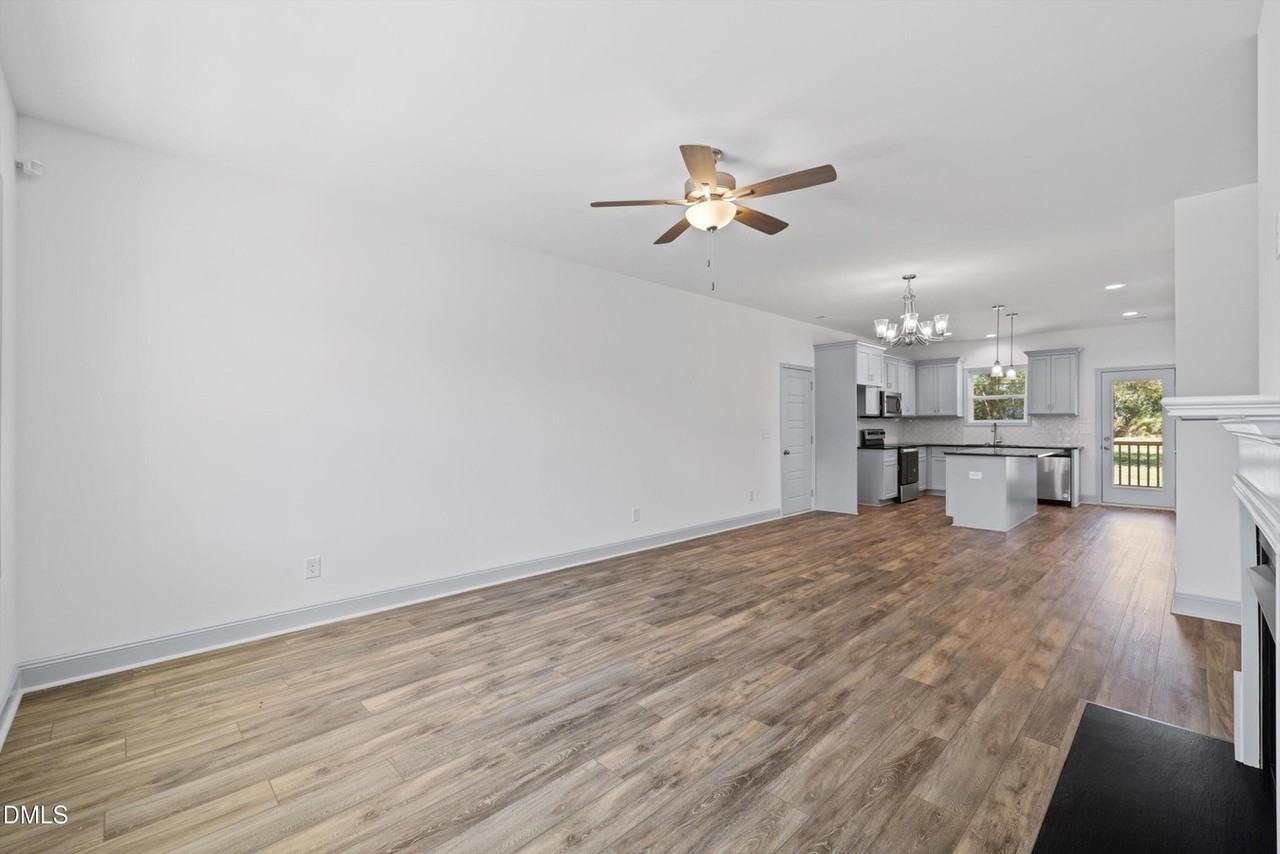 73 Falls River Ct - Photo 3 of 18