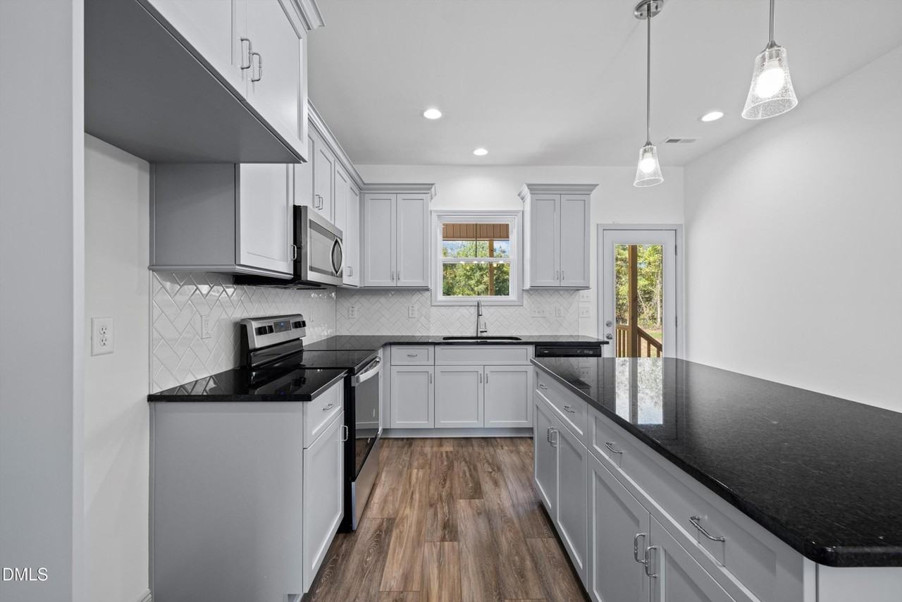 73 Falls River Ct - Photo 4 of 18