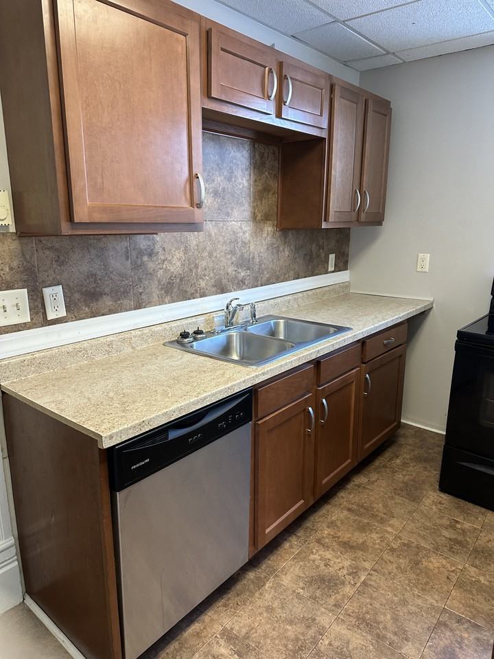 7Th St S/Johnson St. - Photo 3 of 17