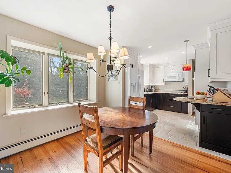 13 Lopatcong Dr - Photo 4 of 20